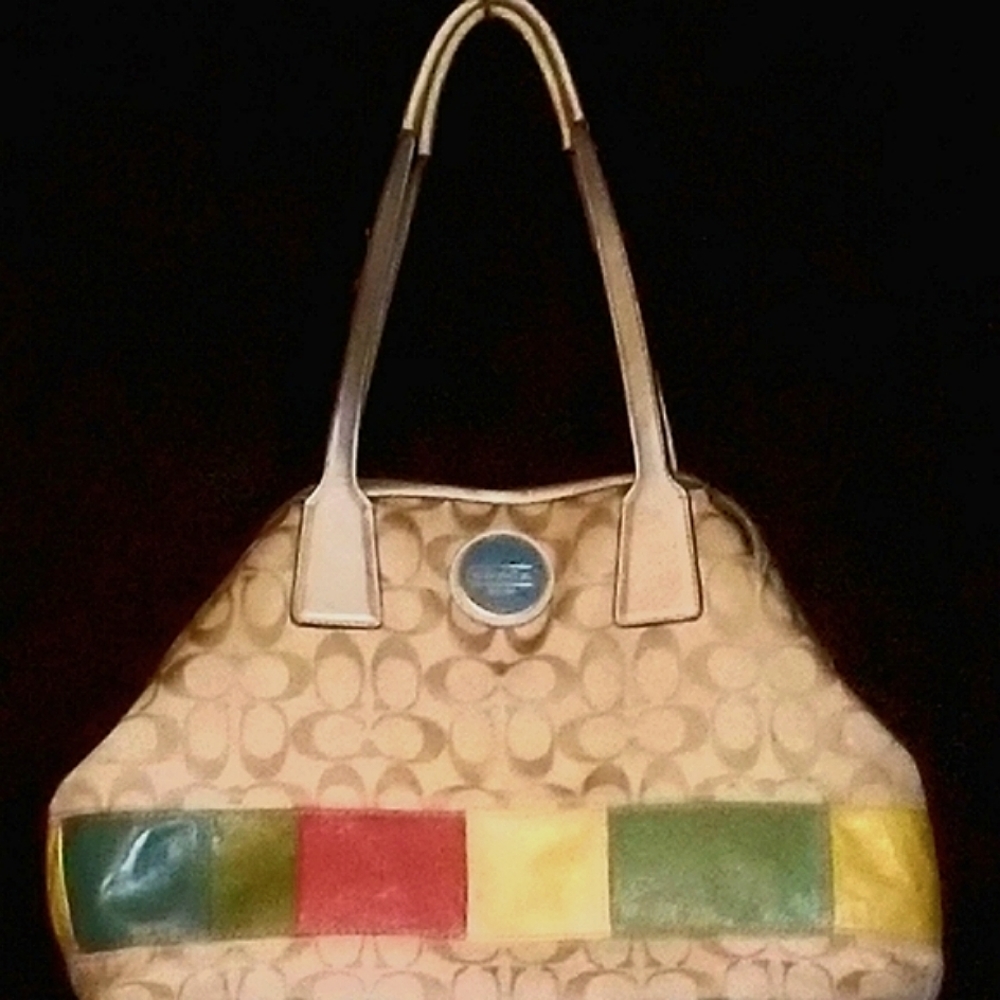 Coach Signature Light Khaki Multicolor Patent Leather Kisslock Framed Pu…